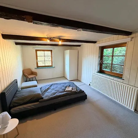 Ganze Wohnung, 8 Einzelzimmer, Wlan & Parkplatz Apartman *