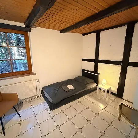 Ganze Wohnung, 8 Einzelzimmer, Wlan & Parkplatz